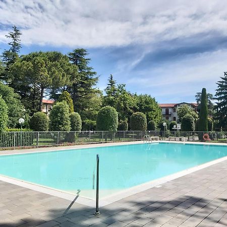 I Limoni Bilocale In Residence Con Piscina Peschiera del Garda Bagian luar foto